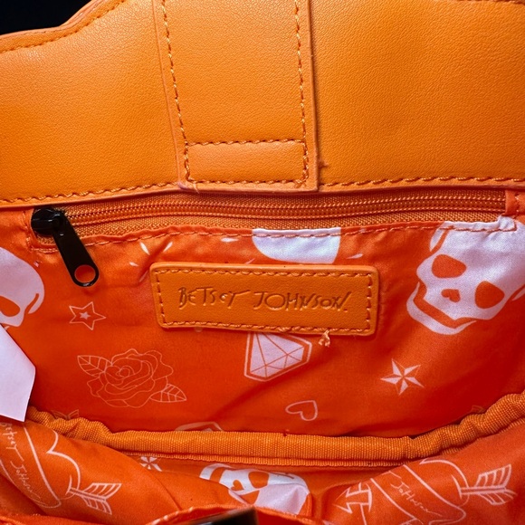 Betsey Johnson glow in the dark XOPump bag 🎃 - Picture 9 of 10